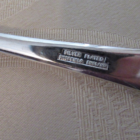 Sheffield England Silver-plated Salad serving fork - Picture 3 of 4